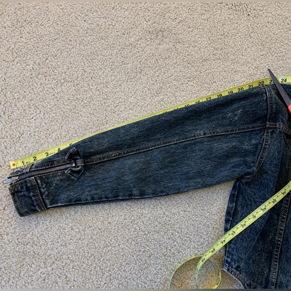Vintage Jordache Women's Dark Wash Cropped Denim Jacket with Bows and Zippers - Picture 5 of 8